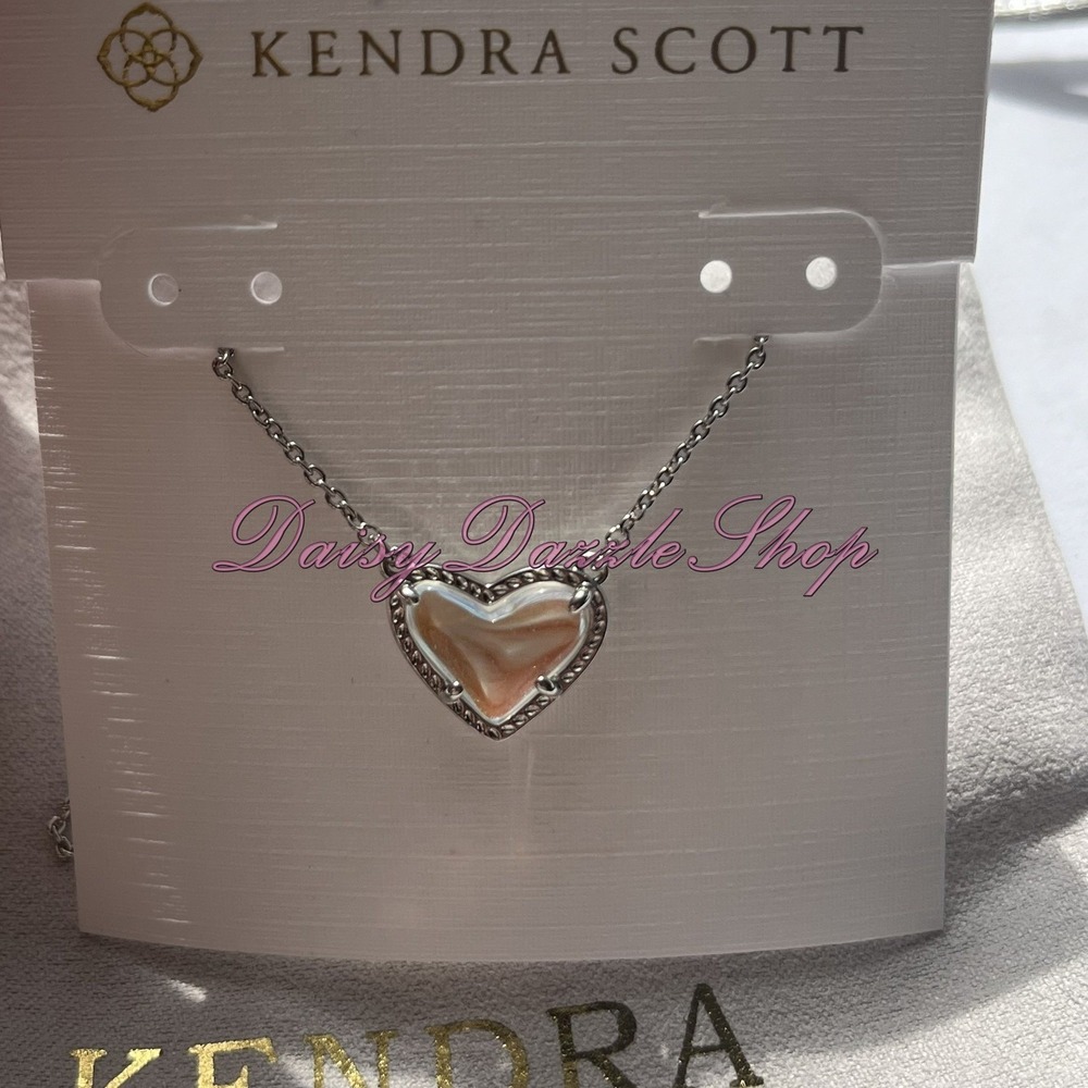 ✨New Kendra Scott Ari Heart Silver Plated Necklace in Dichroic Glass🤍